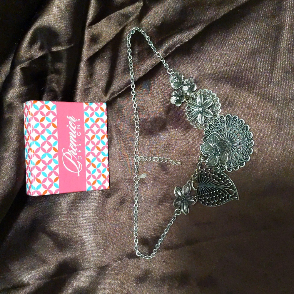 Premier design necklace